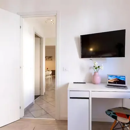 Trastevere 2rooms With Balcony Apartman *